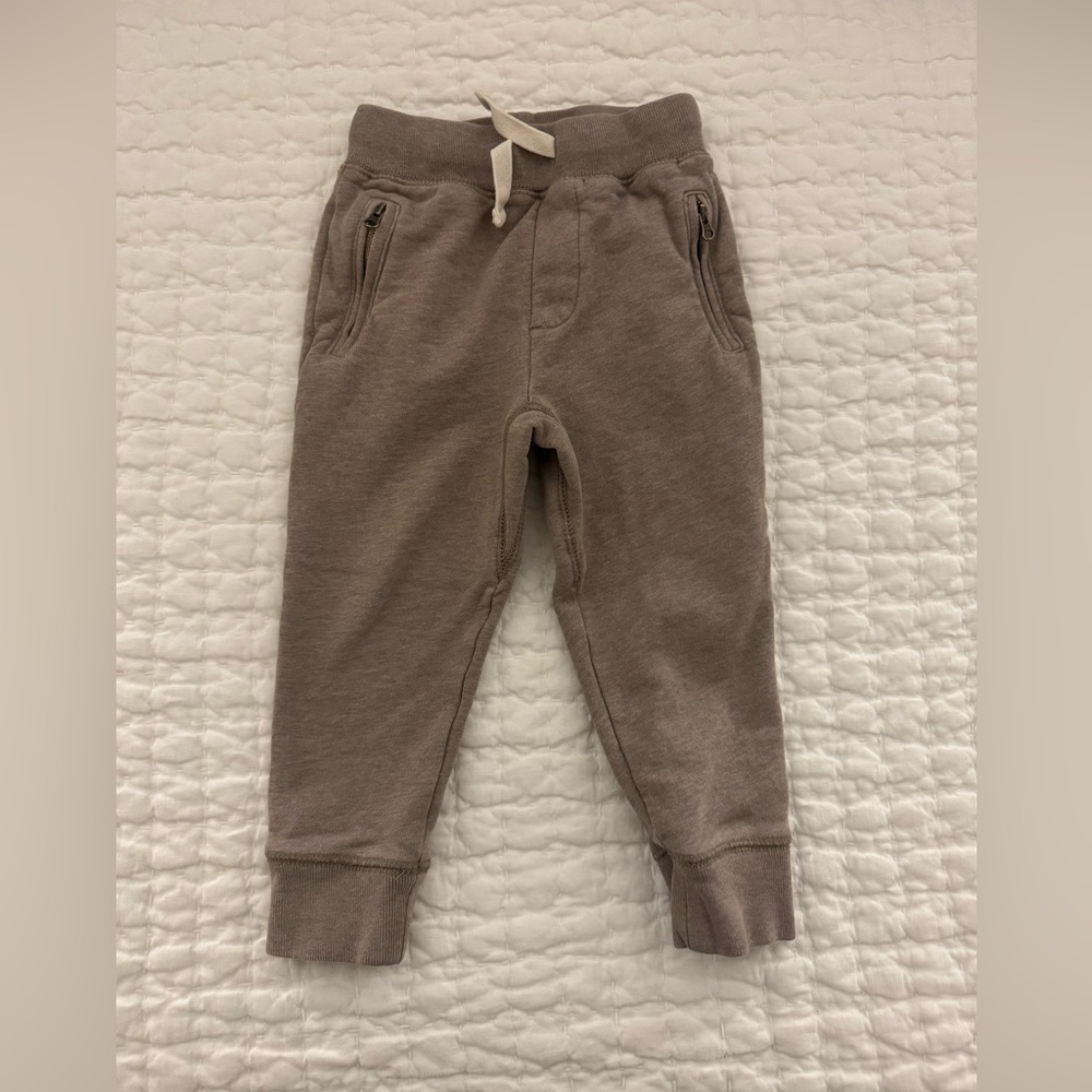 J. Crew Kids slim-fit zip-pocket sweatpant Color: Khaki Size: 4 great condition